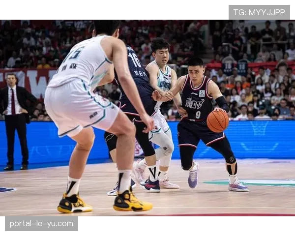 多支季后赛球队开始封闭集训,针对性演练防守战术 多支季后赛球队开始封闭集训,针对性演练防守战术